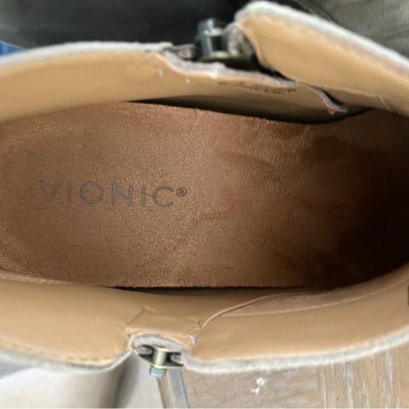 Lightly Worn Women’s Vionic Cecily Suede Boots Size 9 - Picture 5 of 7